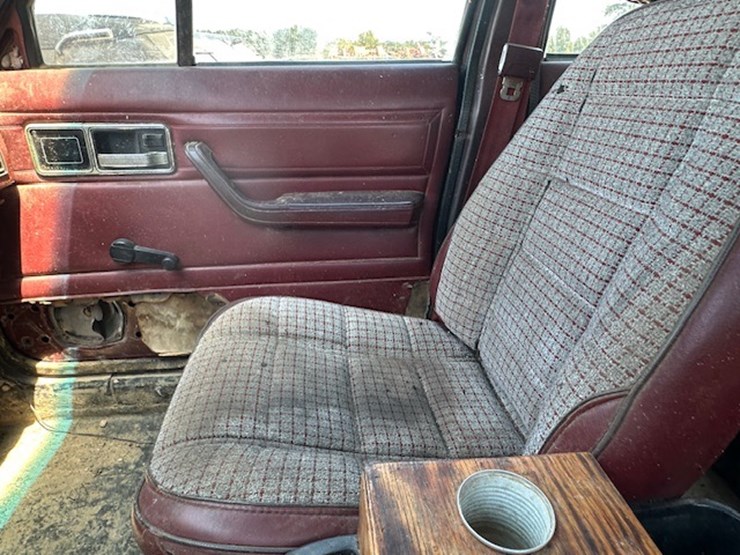 #22910-•-1984-jeep-image-39