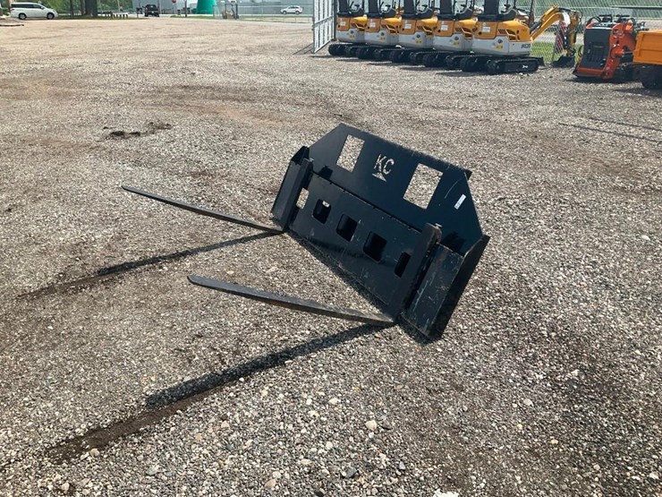 #618-•-unused-quick-attach-skid-steer-forks-image-2