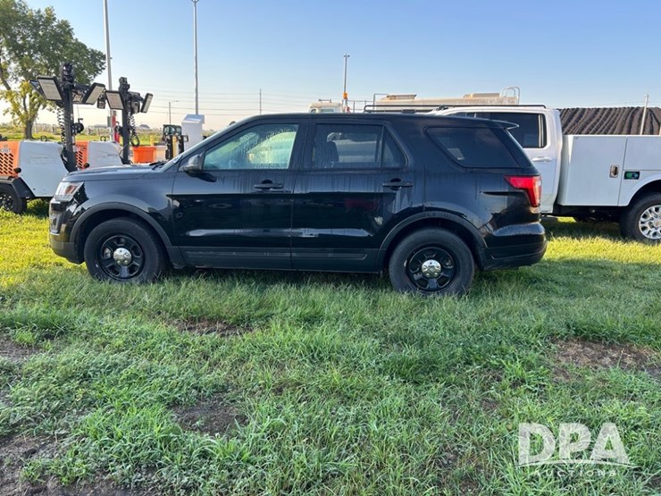 2018-ford-explorer-image-3