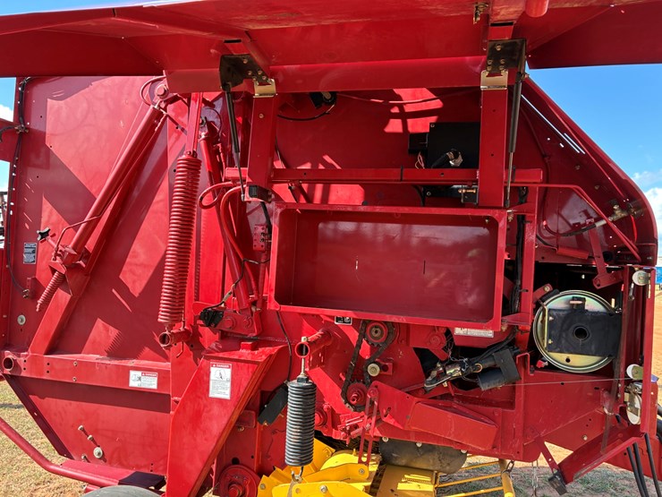 2008-new-holland-br7070-image-11
