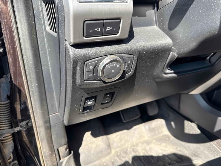 2020-ford-f150-platinum-image-31