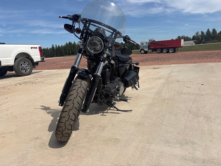 2017-harley-davidson-x11200-motorcycle-image-2