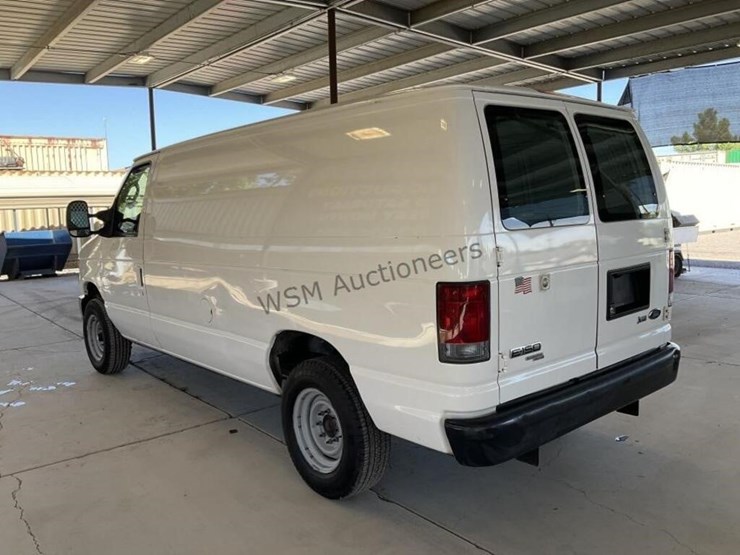 2012-ford-cargo-image-4