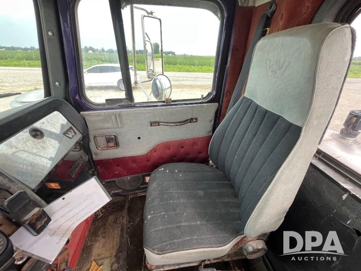 1996-western-star-model-496f-liquid-nurse-truck-(jn2748,-unit-40582)-image-82