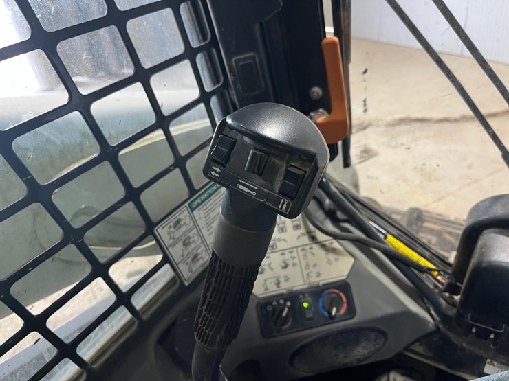 2019-bobcat-s570-image-26