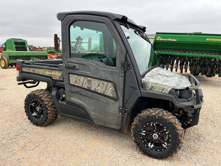 2019-john-deere-gator-image-16