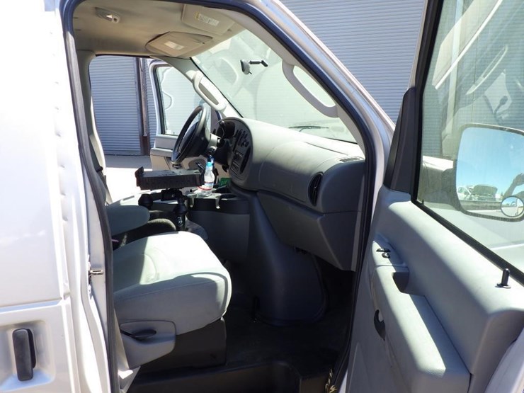 2008-ford-cargo-image-6