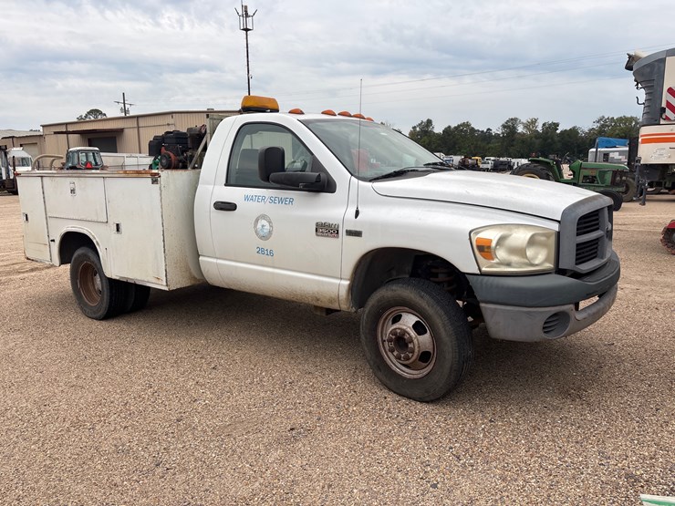 2007-dodge-ram-3500-image-2