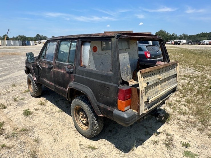 #22910-•-1984-jeep-image-4