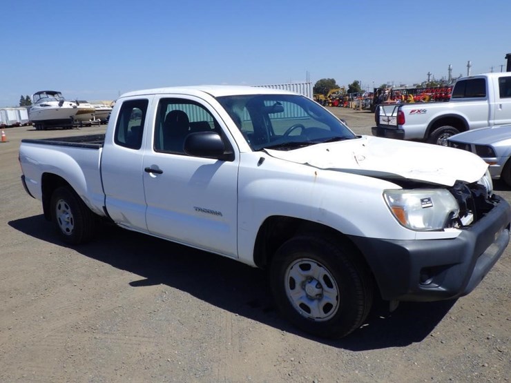 2015-toyota-tacoma-image-2