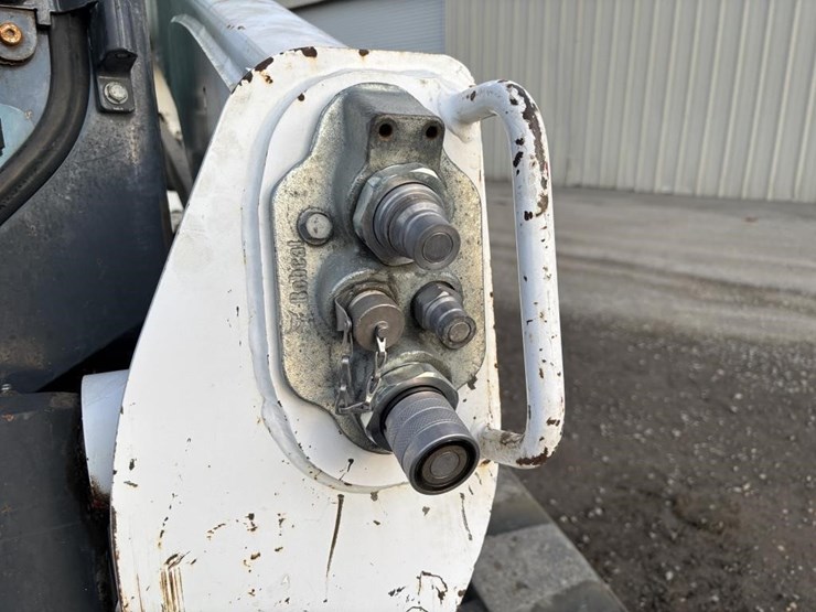 2019-bobcat-t740-image-13