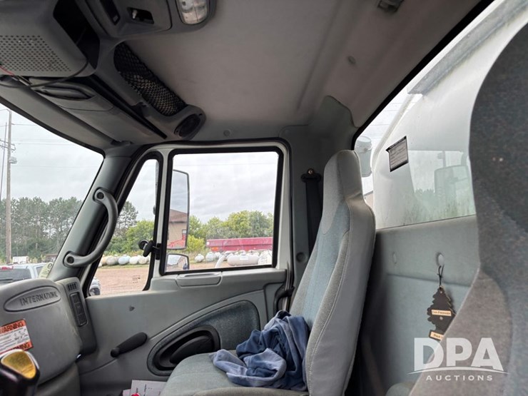 2002-international-durastar-4400-image-40