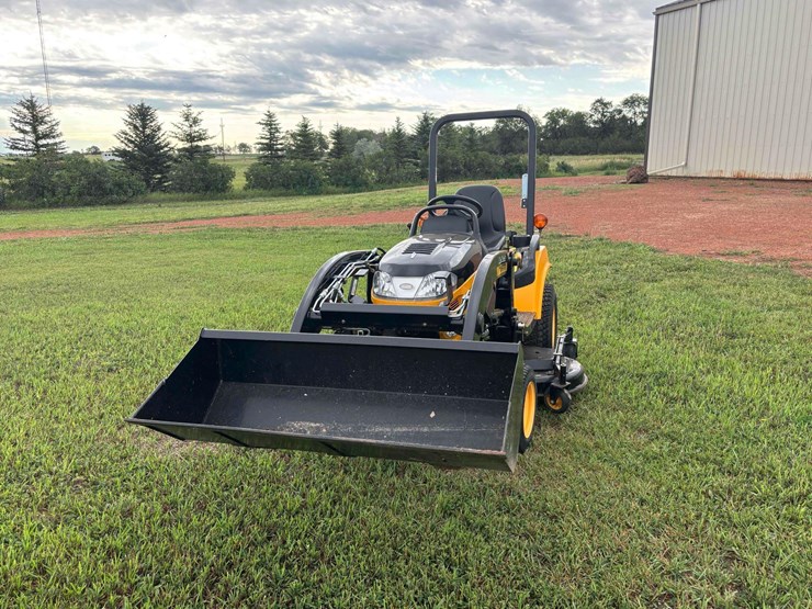 cub-cadet-yard-tractor-image-3