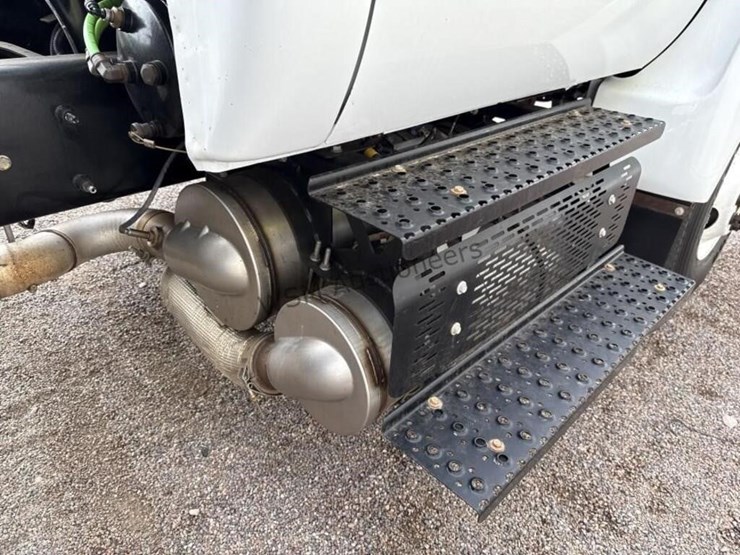 2012-ford-f750-image-16