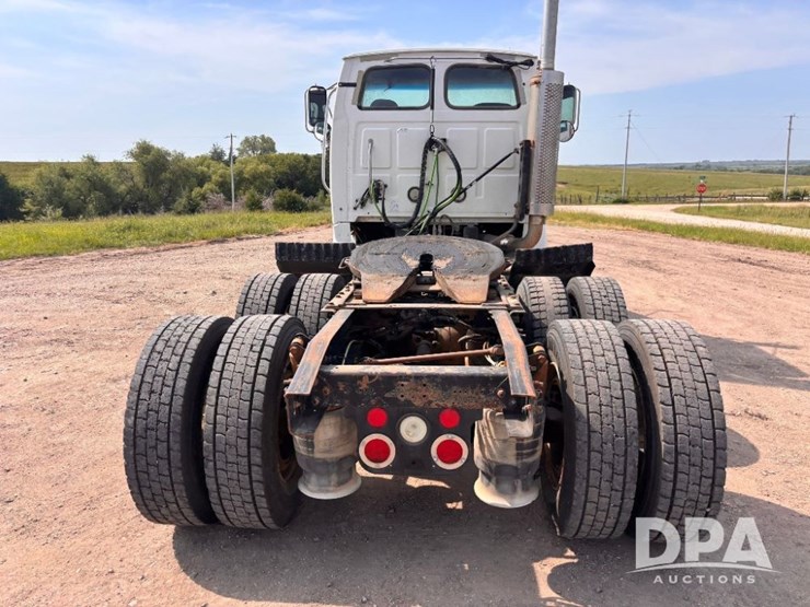 2006-sterling-day-cab-truck-(gp11332,-unit-18)-image-11