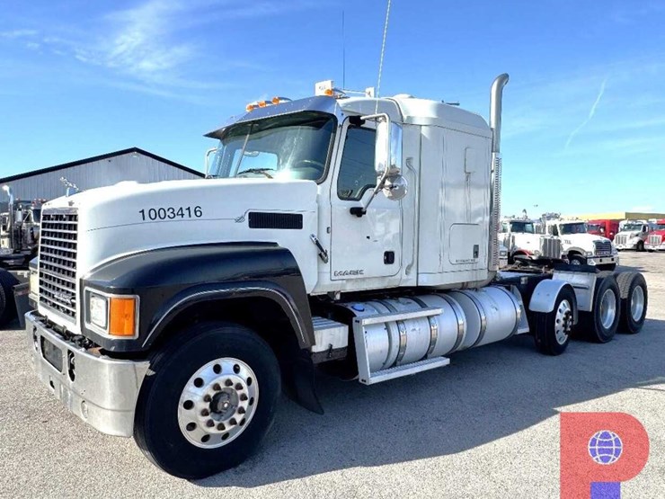 2015-mack-pinnacle-chu613-image-1