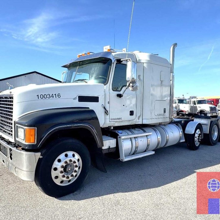2015 MACK PINNACLE CHU613
