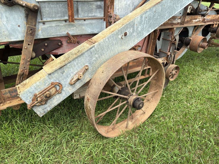 baker-threshing-machine-image-5