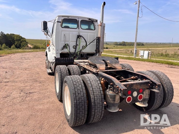 2006-sterling-day-cab-truck-(gp11332,-unit-18)-image-12