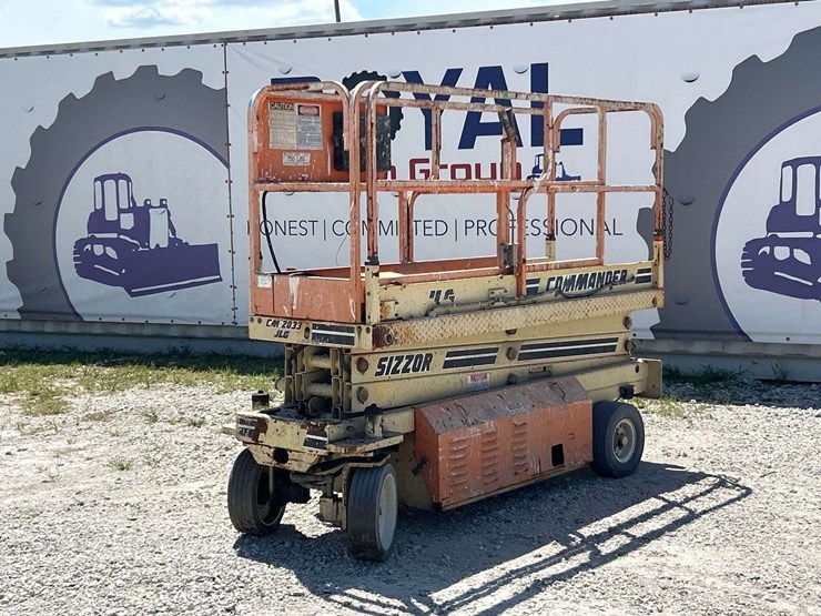 1996-jlg-commander-cm2033-20ft-electric-scissor-lift-image-1