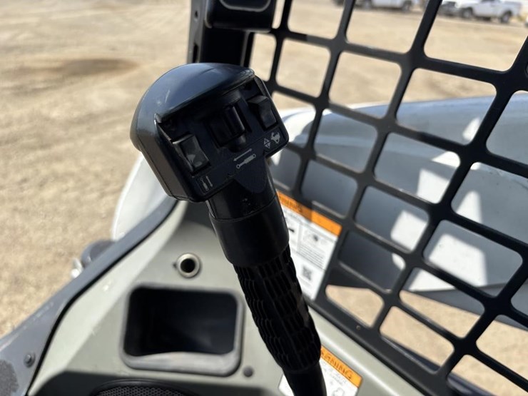2017-bobcat-t770-image-24
