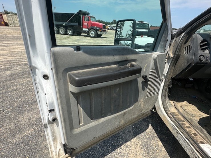 2011-ford-f250-image-23