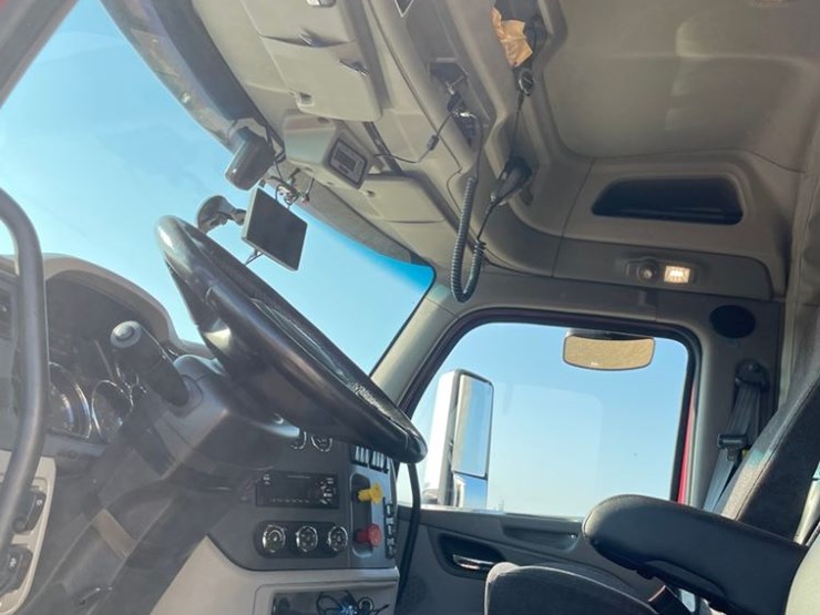 2018-peterbilt-truck-(dr12147)-image-9