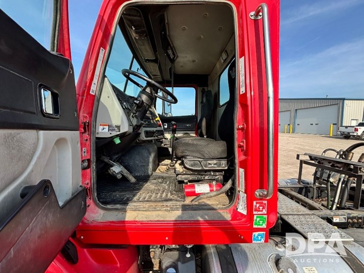 2017-western-star-w4700sb-day-cab-truck-(gp11329,-unit-82)-image-84