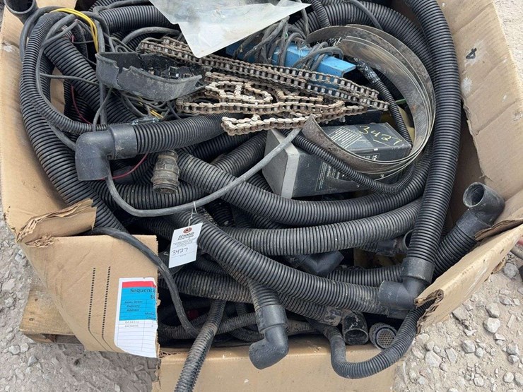 pallet-of-planter-parts,-vac-hose,-off-a-john-deere-1790-image-2