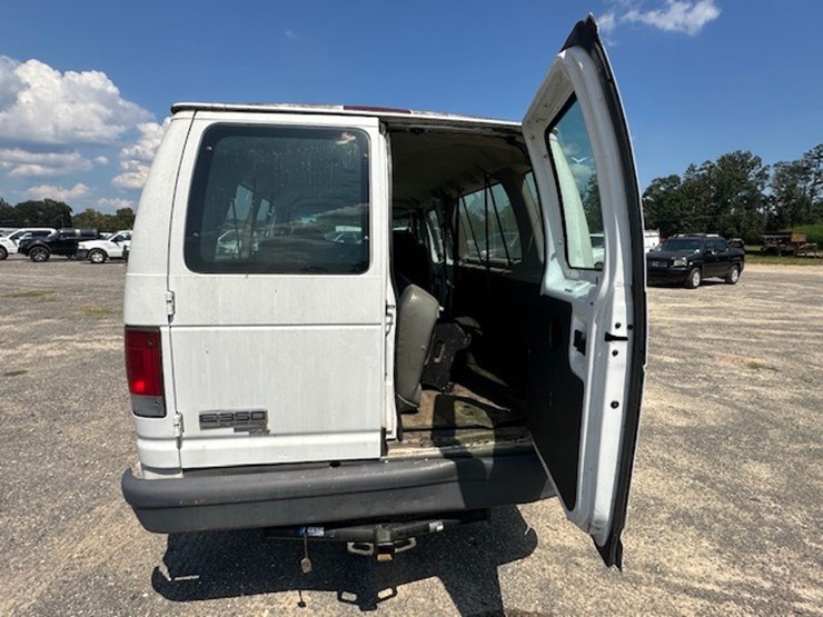 2007-ford-e350-image-9