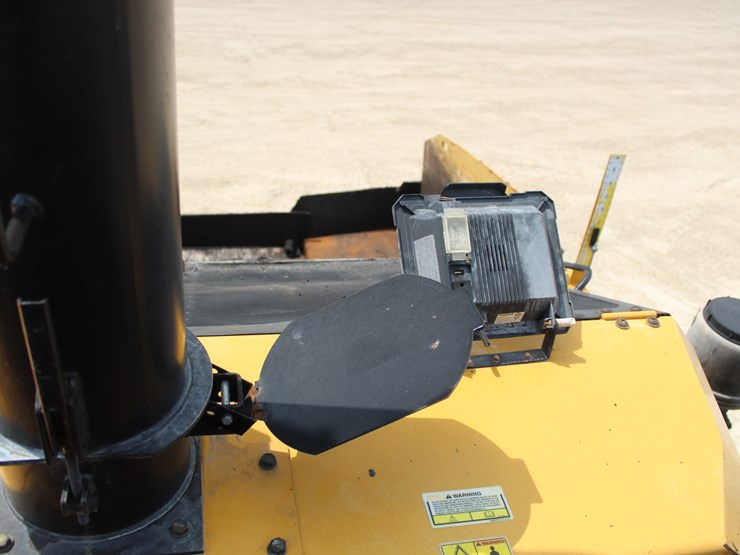 2017-caterpillar-ap-1055f-image-39