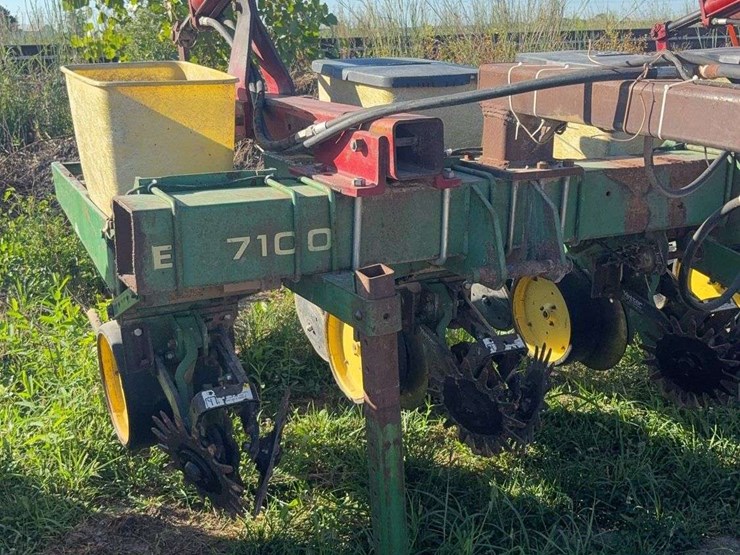 john-deere-7100-image-3