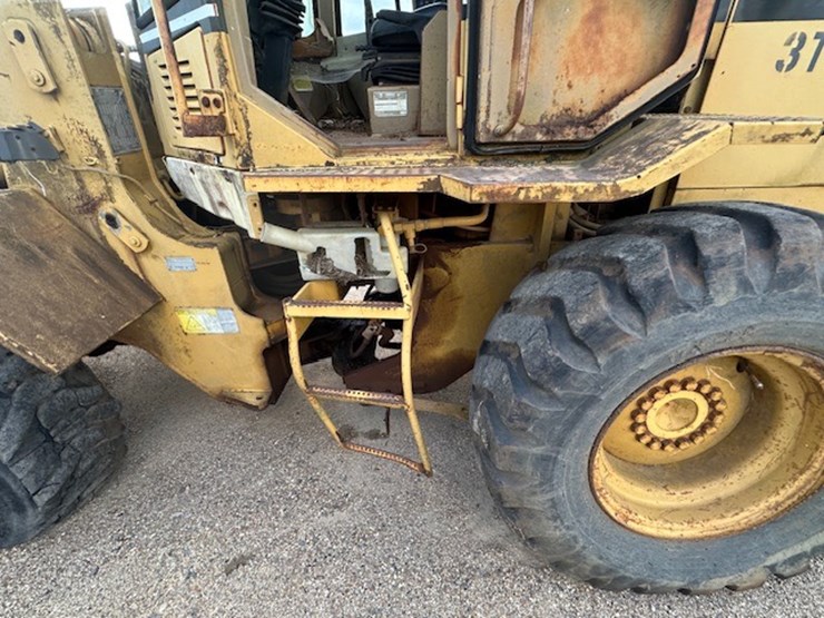 caterpillar-918f-image-13