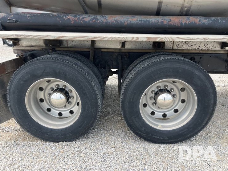 1996-western-star-model-496f-liquid-nurse-truck-(jn2748,-unit-40582)-image-37