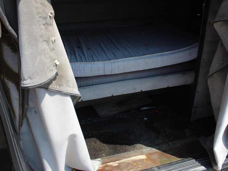 #23036-•-379-peterbilt-sleeper/-just-the-body-image-3