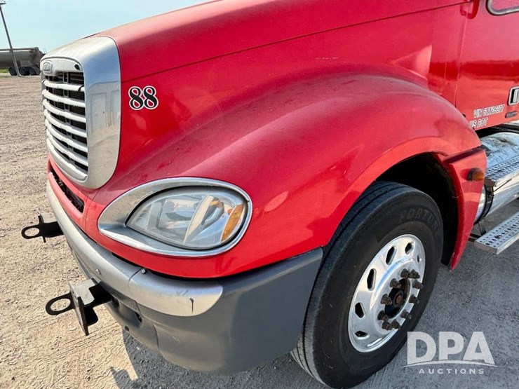 2006-freightliner-columbia-day-cab-truck-(gp11331,-unit-88)-image-21