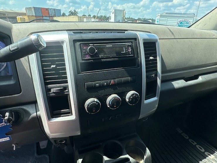 2011-dodge-ram-1500-image-43