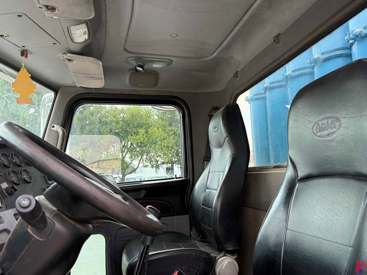 2012-peterbilt-367-image-9
