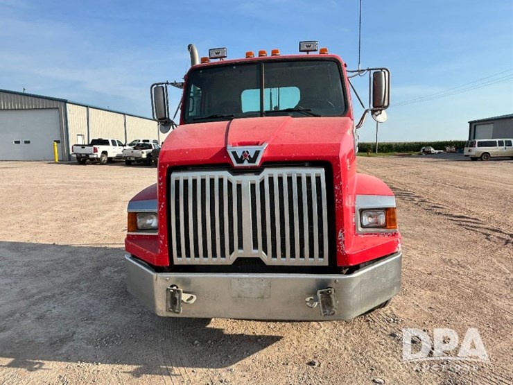 2017-western-star-w4700sb-day-cab-truck-(gp11329,-unit-82)-image-3