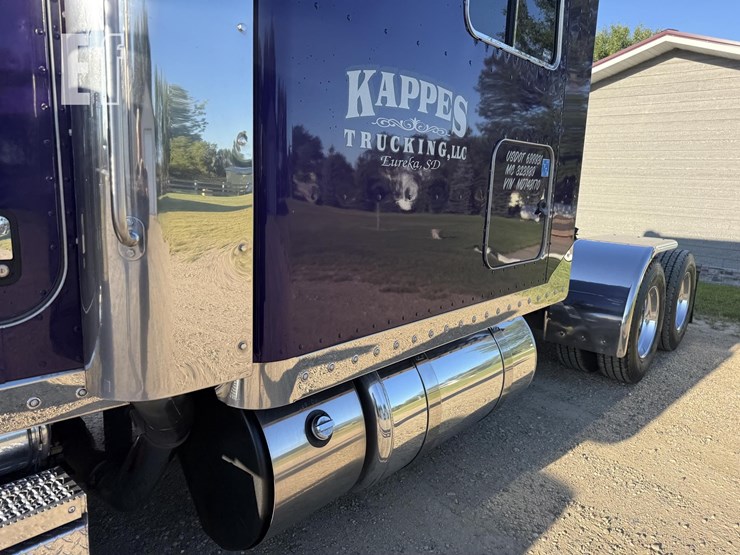 2021-peterbilt-389-image-54