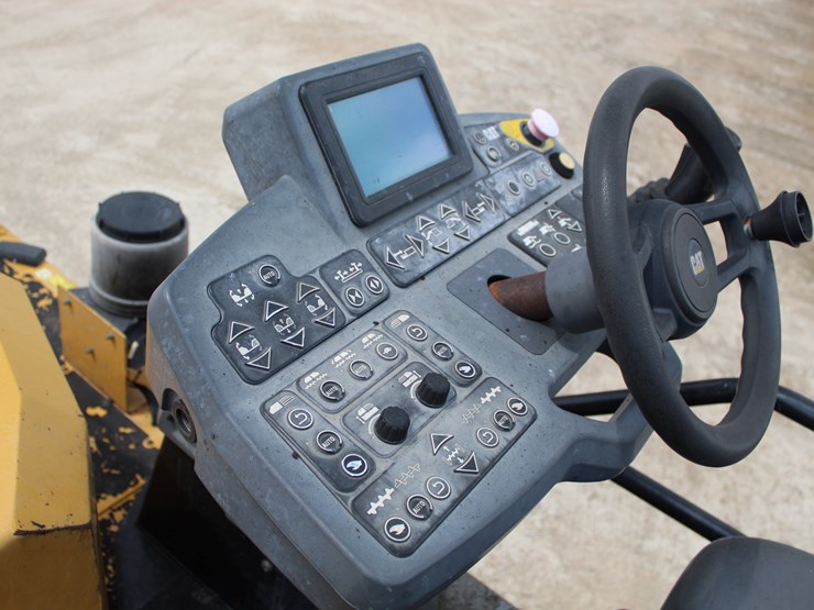 2017-caterpillar-ap-1055f-image-41