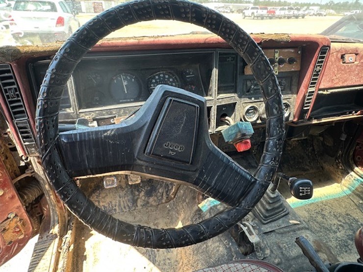 #22910-•-1984-jeep-image-47