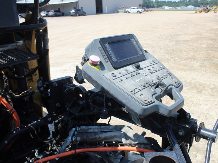 2017-caterpillar-ap-1055f-image-13