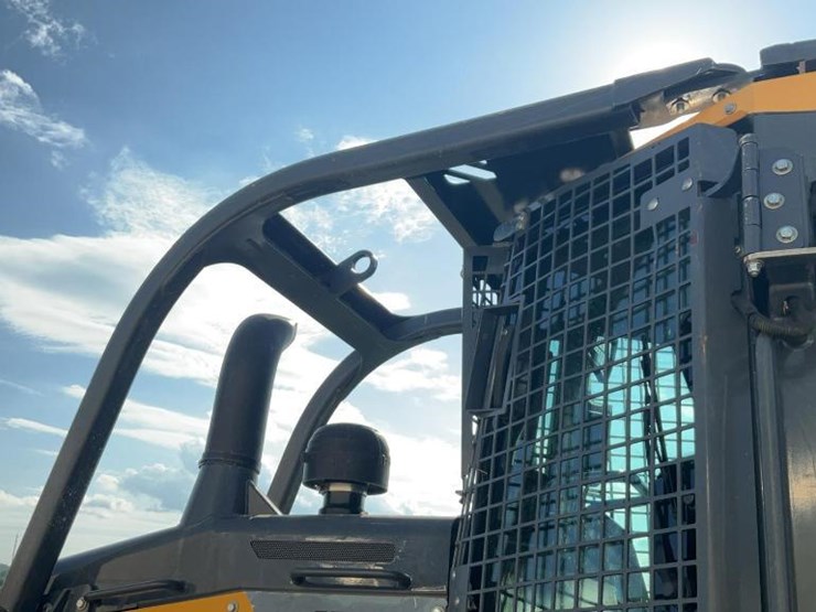 2017-deere-450k-lgp-image-23