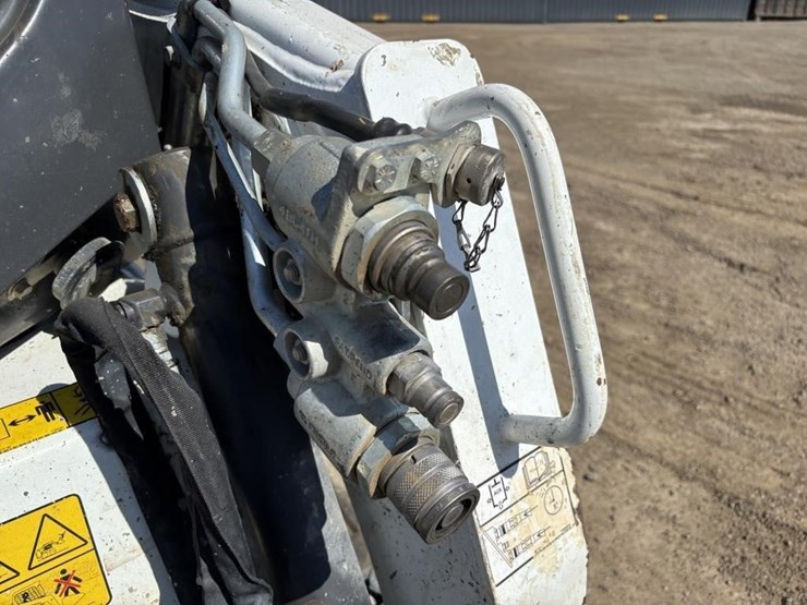 2022-bobcat-t450-image-12