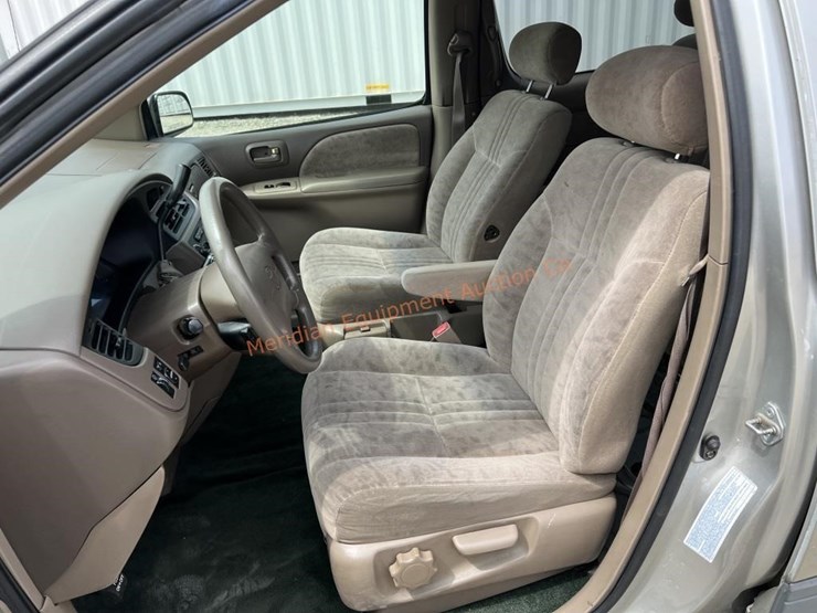 2002-toyota-sienna-le-image-16