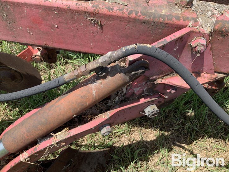 massey-ferguson-880-image-17
