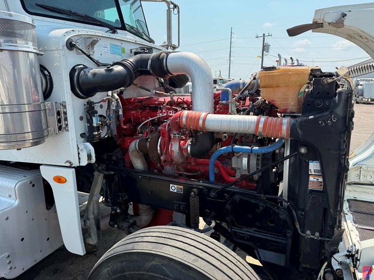 2013-peterbilt-367-image-19