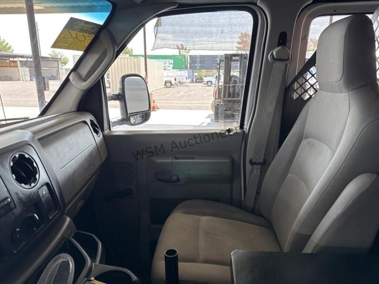 2012-ford-cargo-image-21