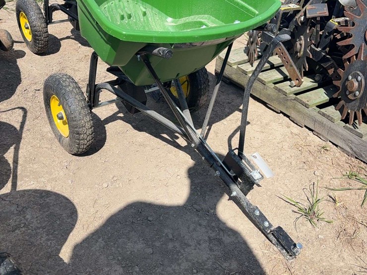 new-john-deere-#60-push-spreader-image-1